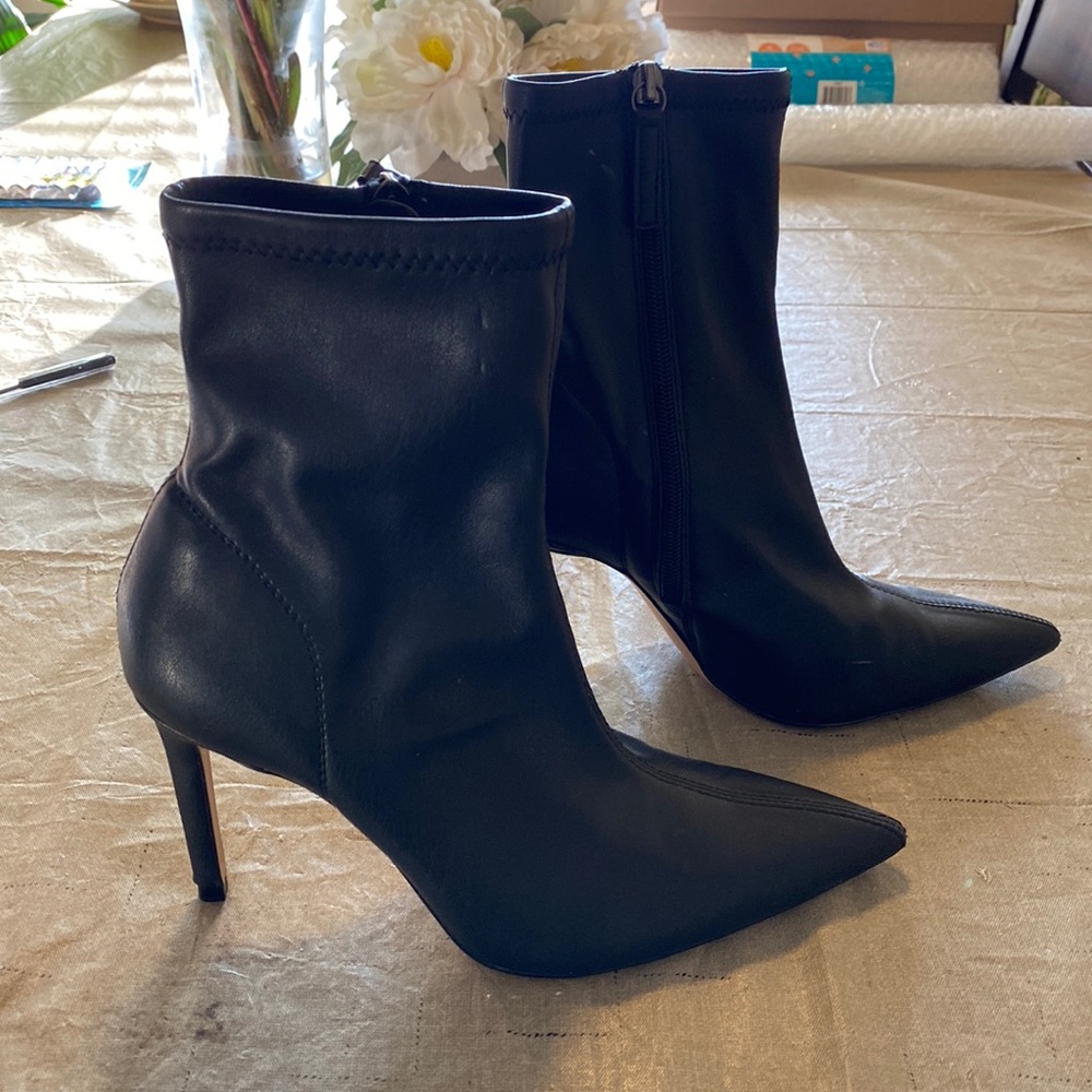 ZARA Black Zipper Ankle Boots!!